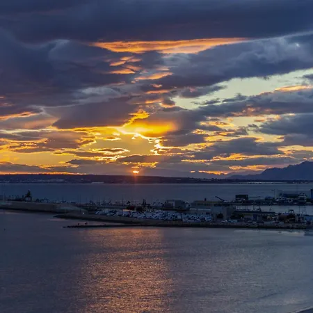 The Infinite Sunset - Luxe And Relax En Apartment